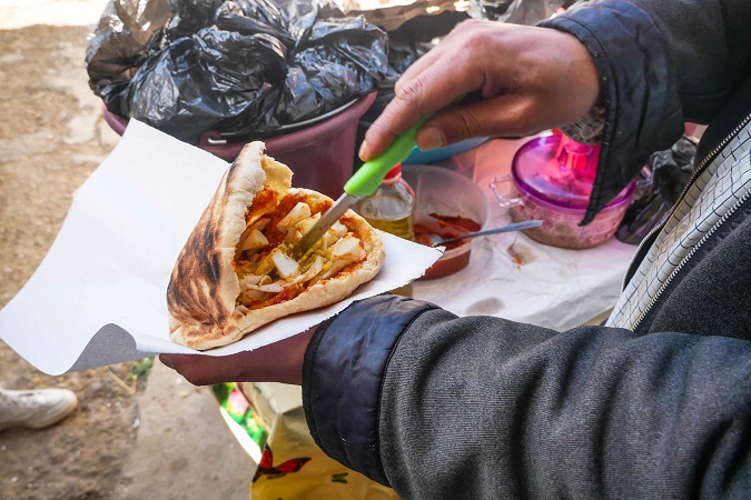 إقبال على الأكلات الخفيفة خلال رمضان..   مشاريع صغيرة تنتعش.. دخل سريع وربح وفير